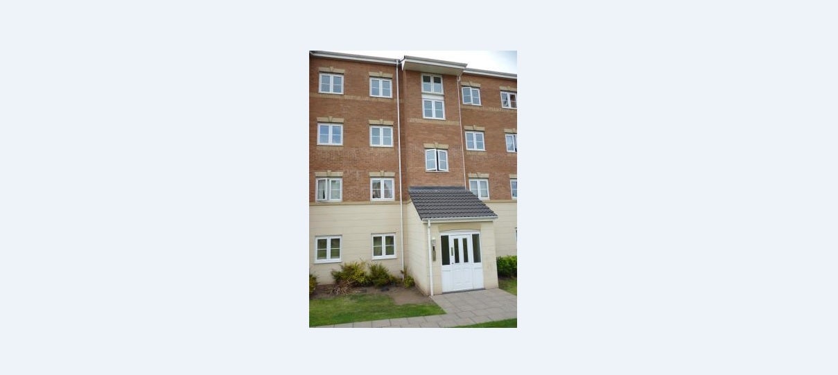 Flat Bague Walk in Brierley Hill