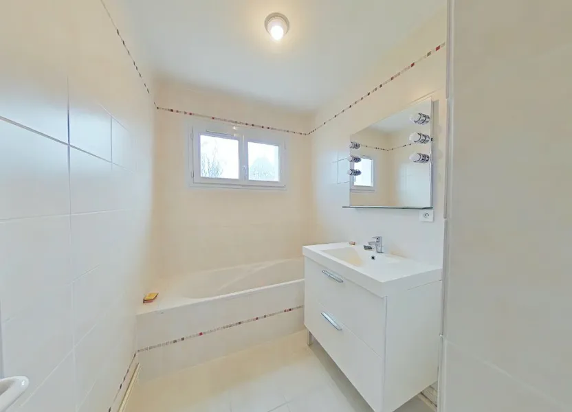 Flat Rue François Gombos in Romans-sur-Isère