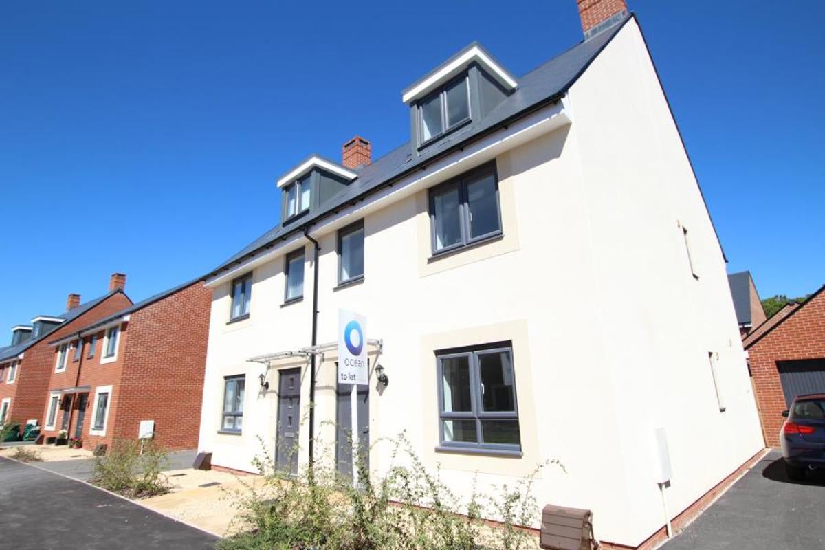 Room Slade Baker Way in Stoke Gifford