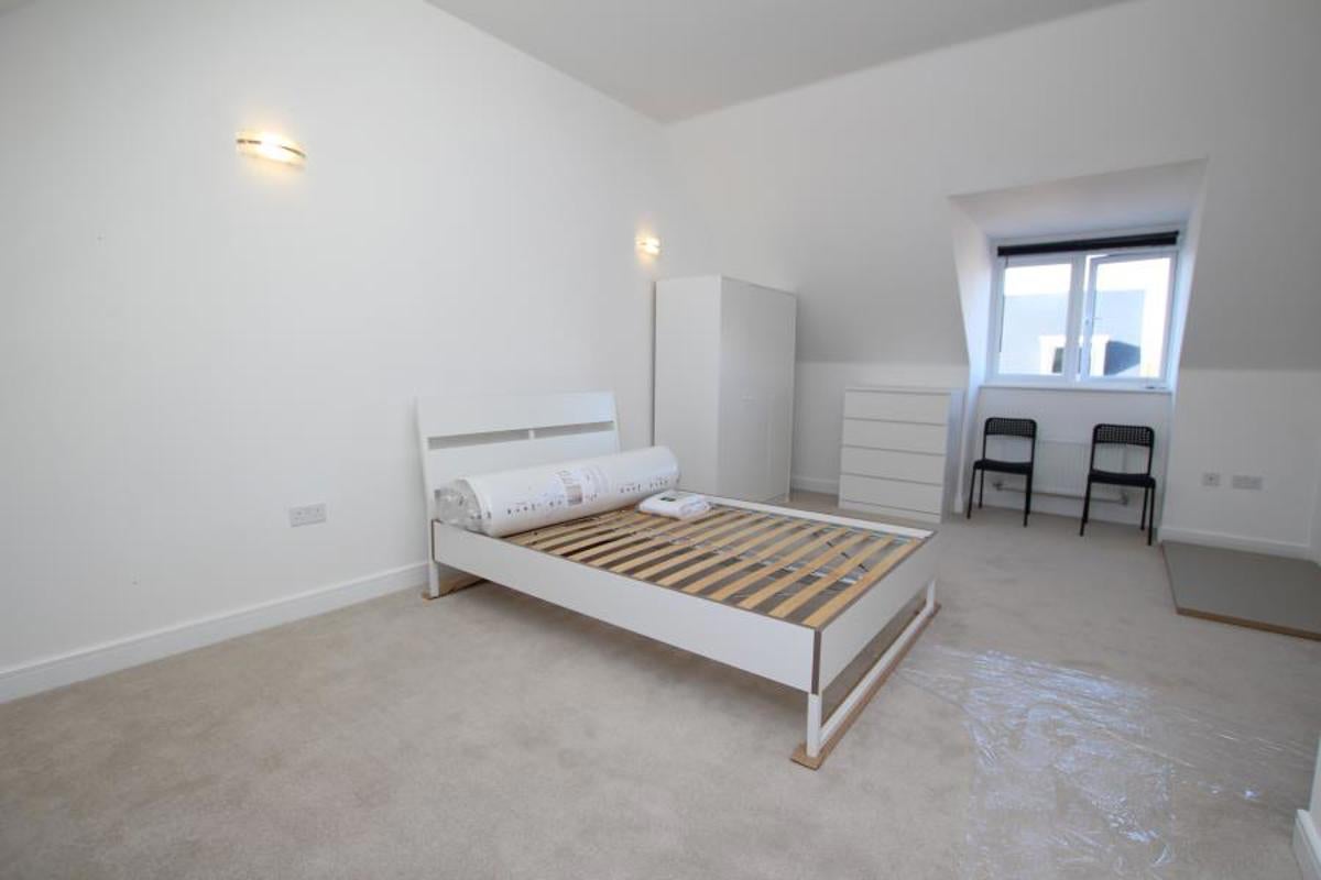 Room Slade Baker Way in Stoke Gifford