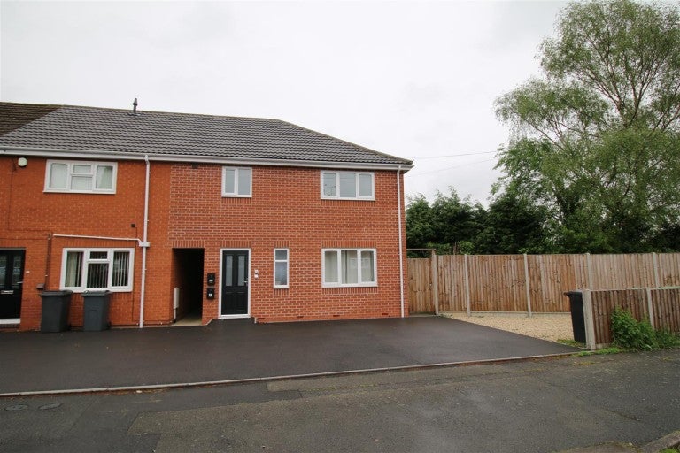 Flat Cashmore Road in Nuneaton and Bedworth