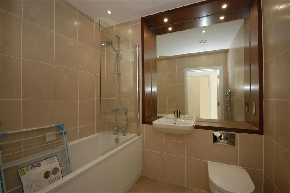 Flat Ealing Road in Greater London