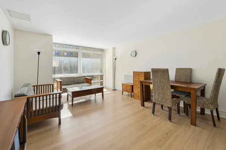 Flat Cassilis Road in Greater London
