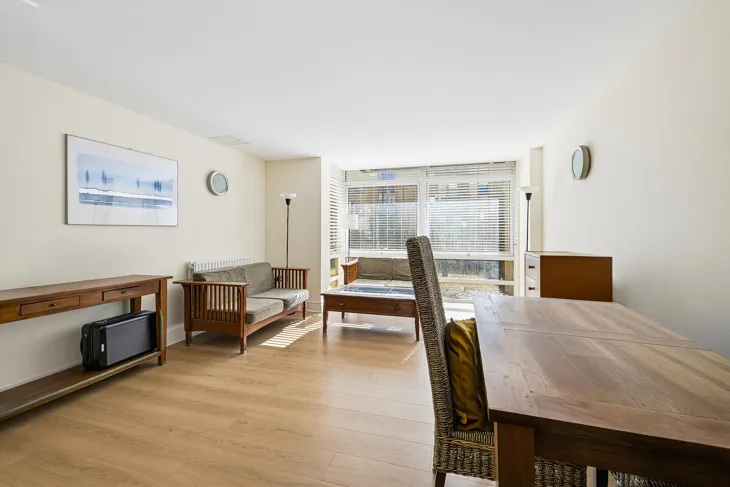 Flat Cassilis Road in Greater London
