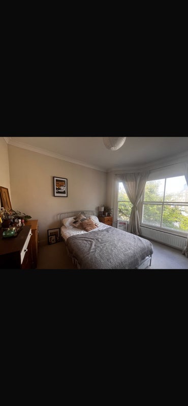 Room Morval Road in Greater London