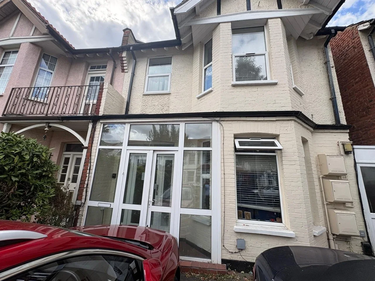 Flat Melrose Avenue in Greater London