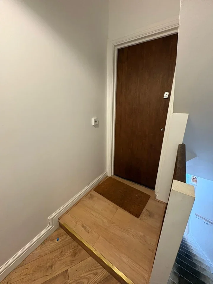 Flat Melrose Avenue in Greater London