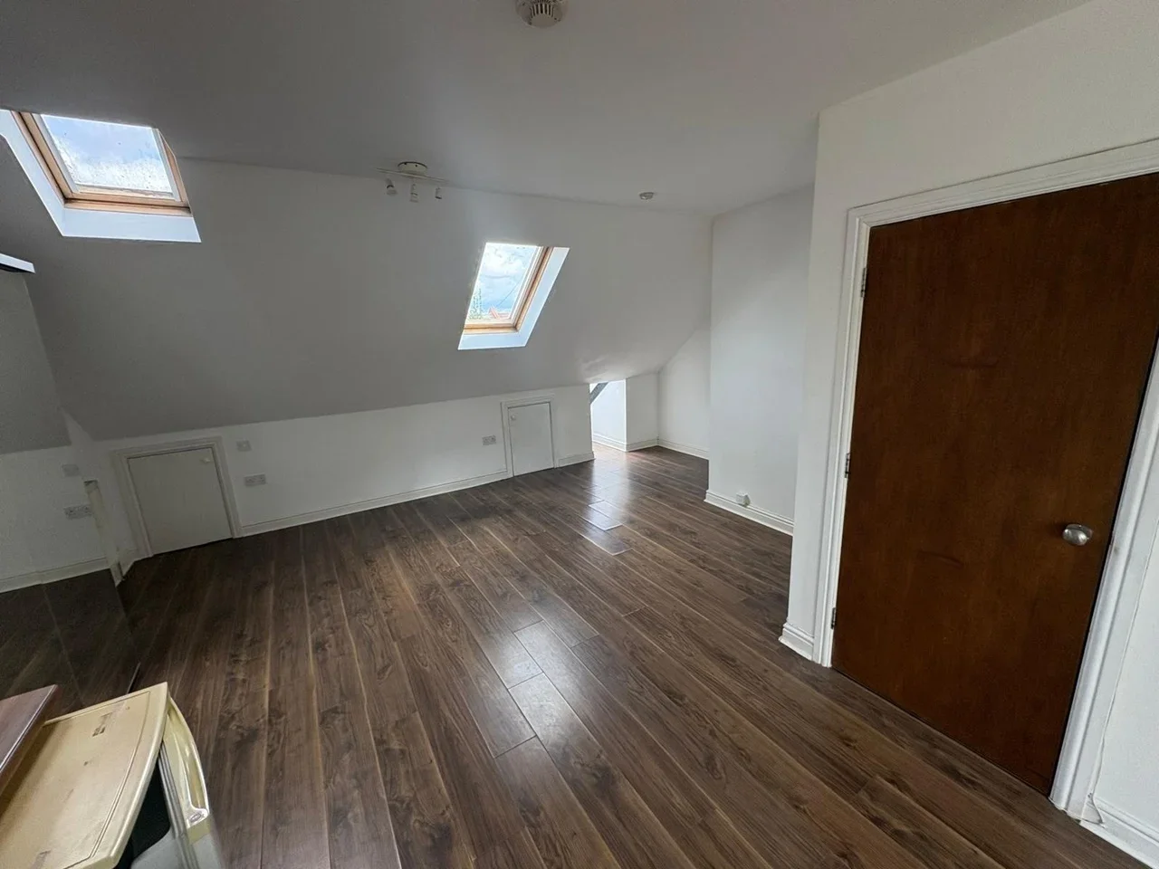 Flat Melrose Avenue in Greater London