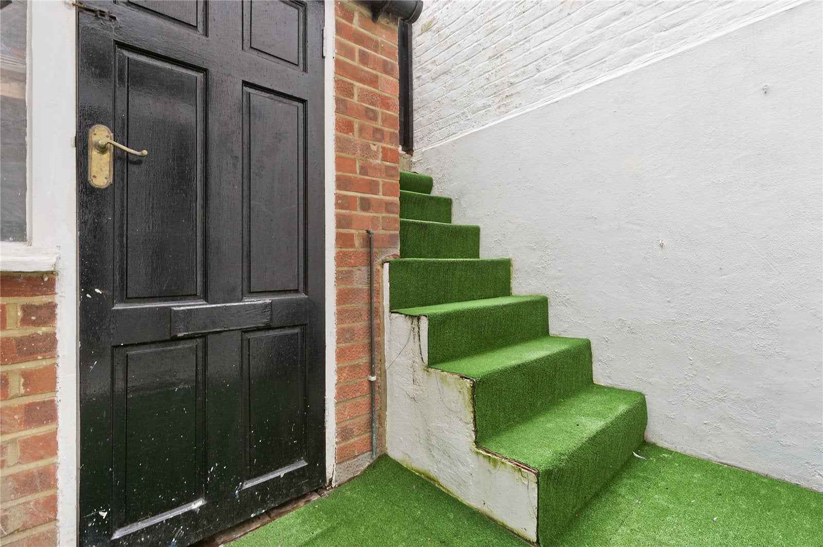 Flat Goaters Alley in Greater London