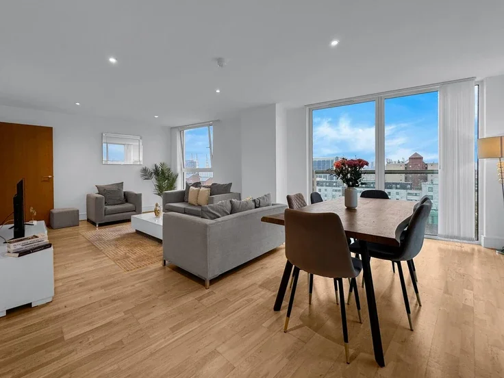 Flat Millharbour in Greater London