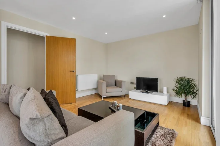 Flat Millharbour in Greater London