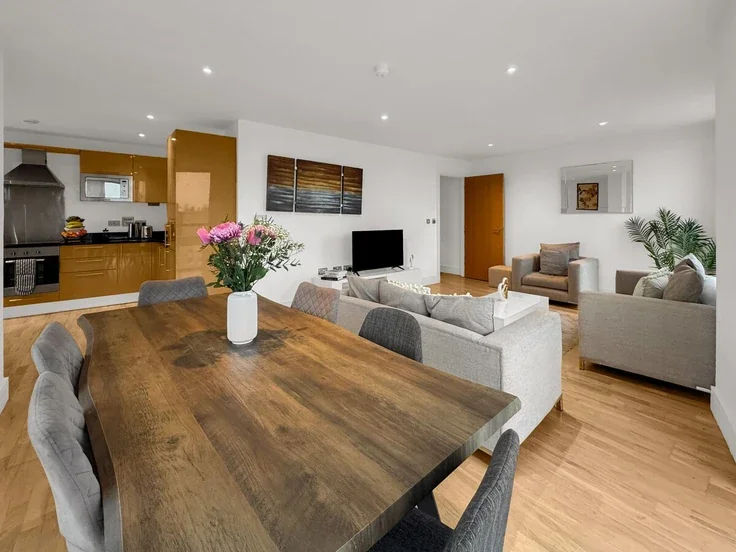 Flat Millharbour in Greater London