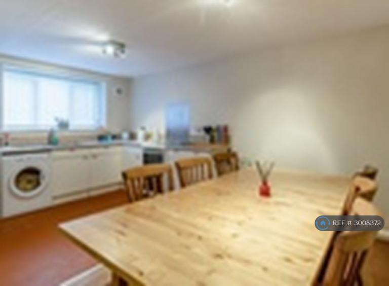 Flat Bellingham Court in Newcastle upon Tyne