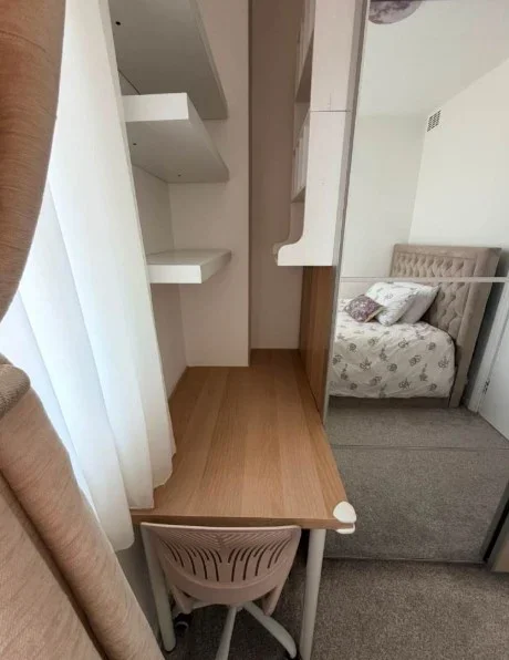 Flat Lampeter Square in Greater London