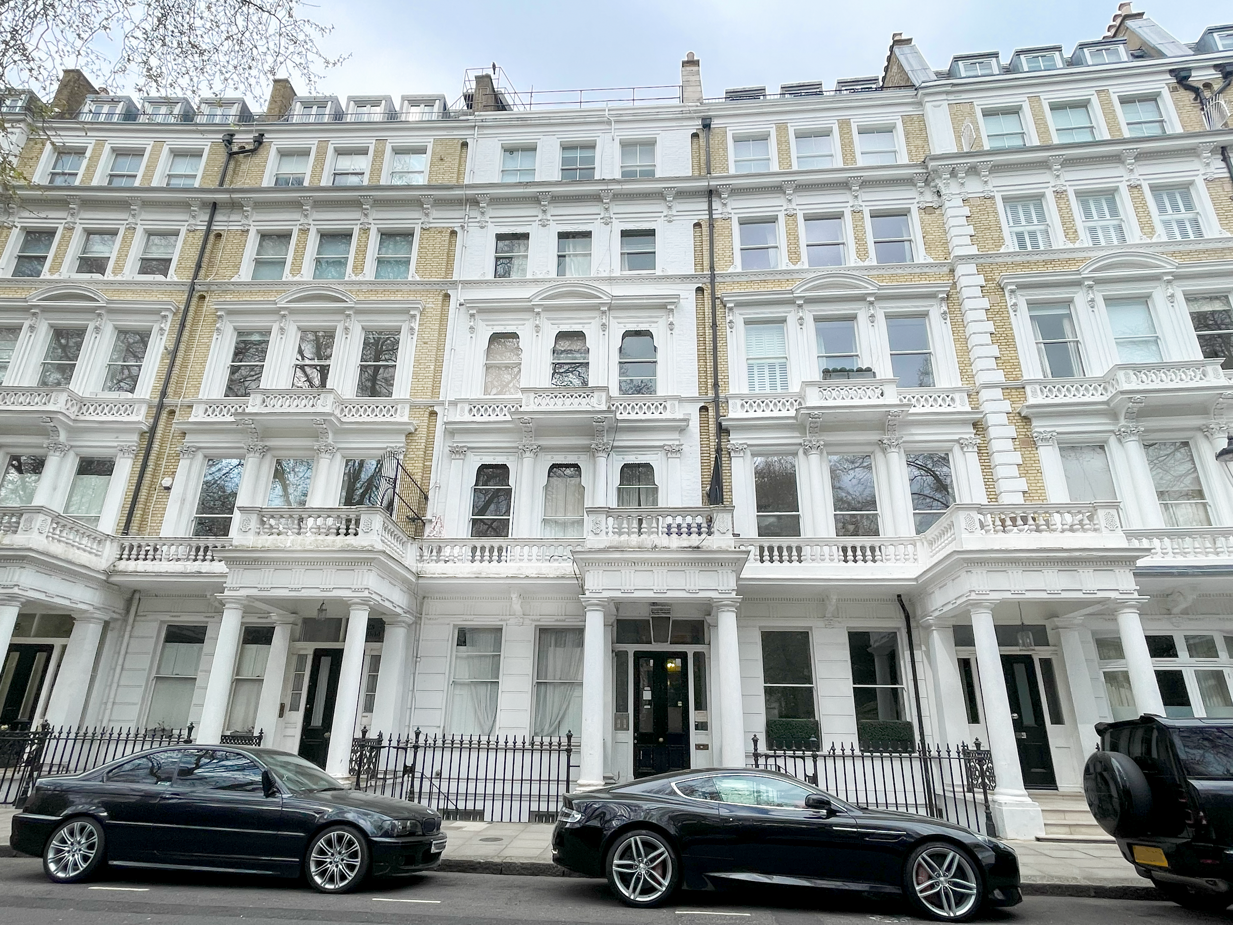 Flat Courtfield Gardens in Greater London