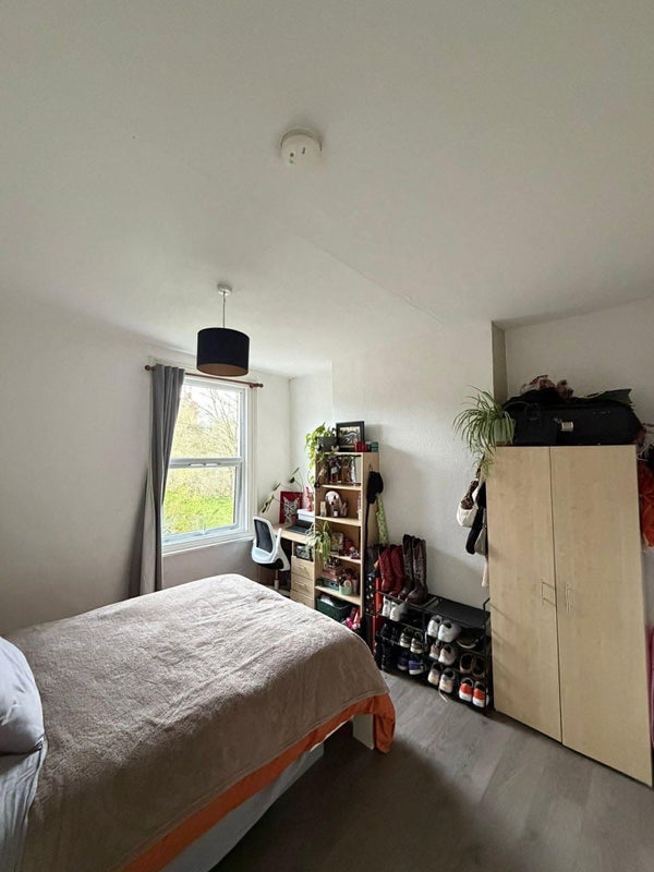 Room Wightman Road in Greater London