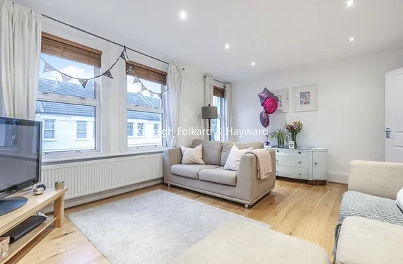Flat Gilbey Road in Greater London