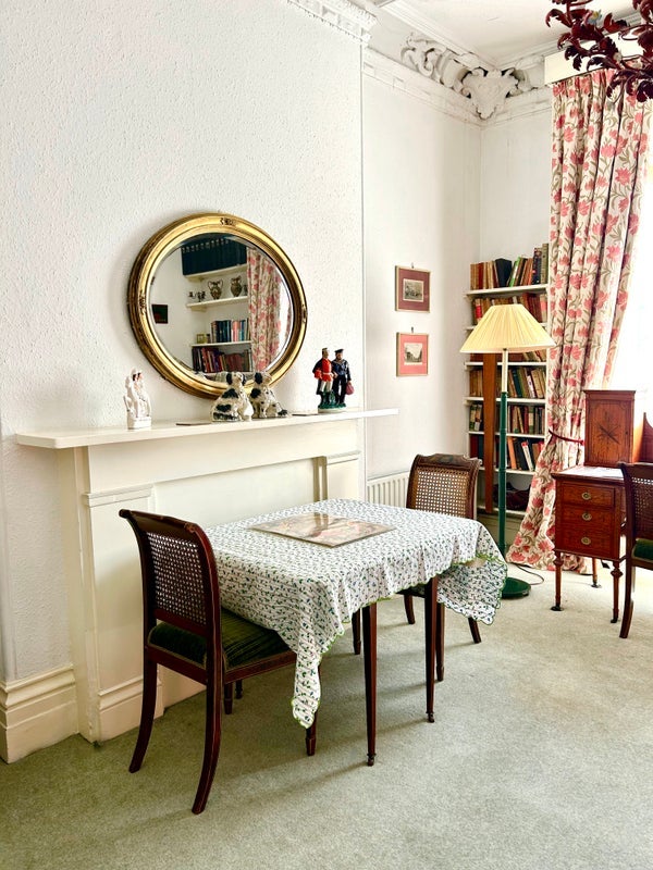 Flat Chalcot Crescent in Greater London