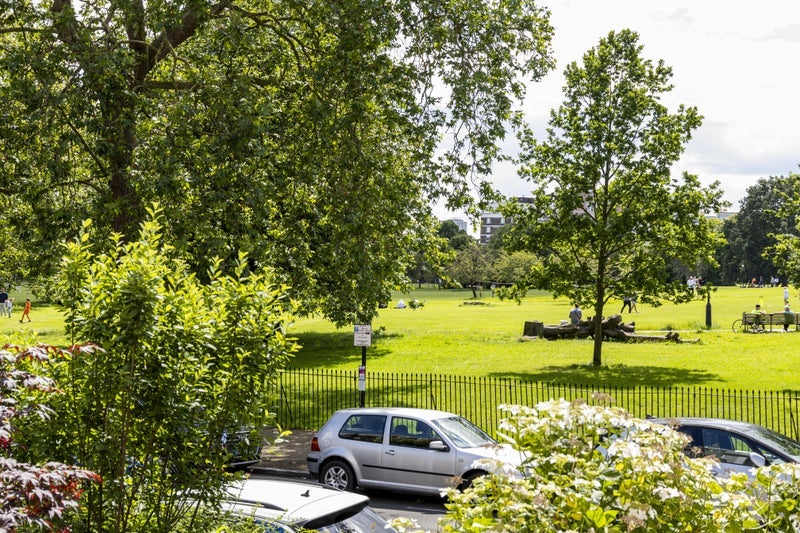 Flat Chalcot Crescent in Greater London