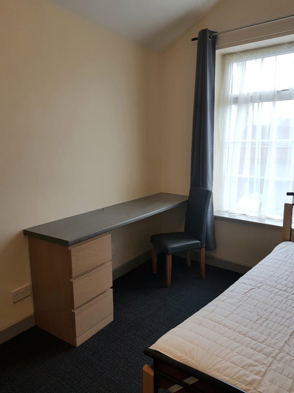 Room Prospect Road in Wakefield