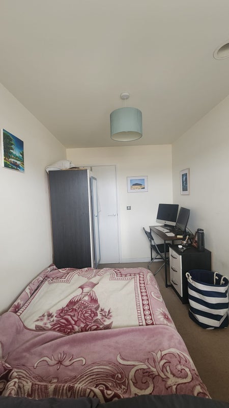 Flat Wager Street in Greater London