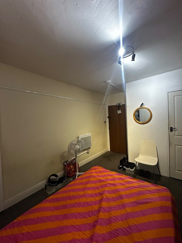 Flat Alexandra Avenue in Greater London