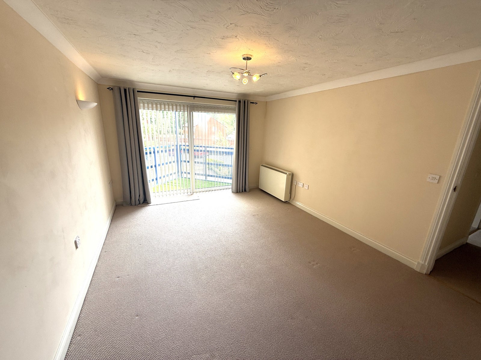 Flat Mountbatten Close in Preston