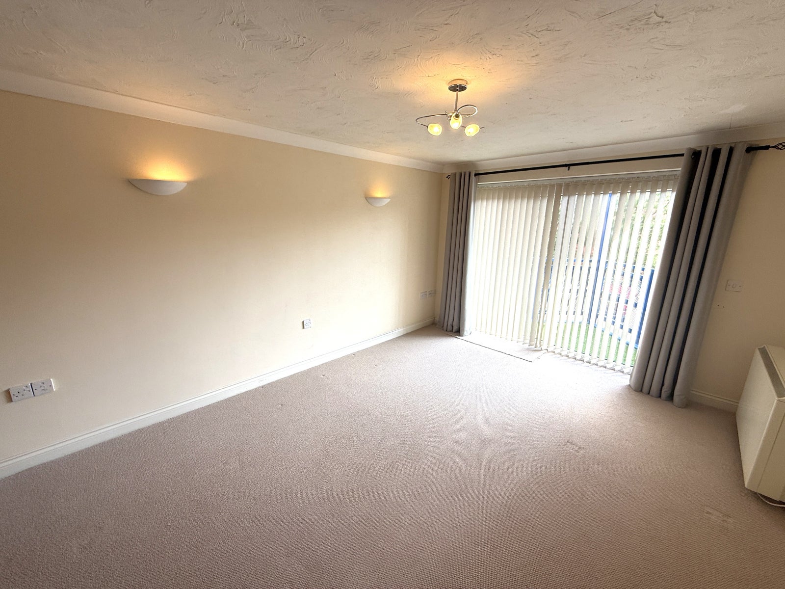 Flat Mountbatten Close in Preston