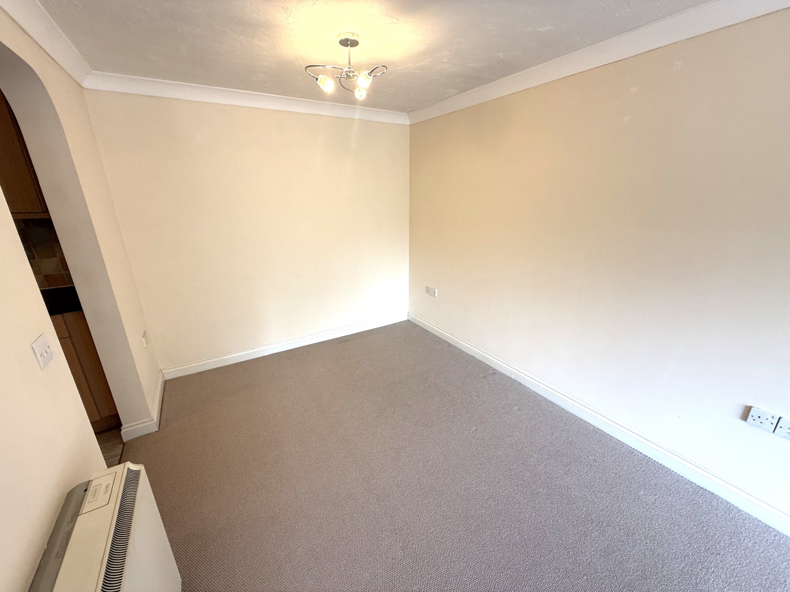 Flat Mountbatten Close in Preston