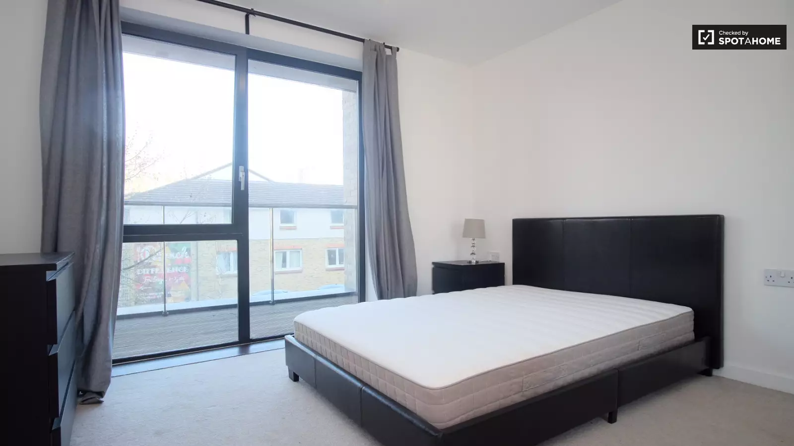 Flat Upper North Street in Greater London