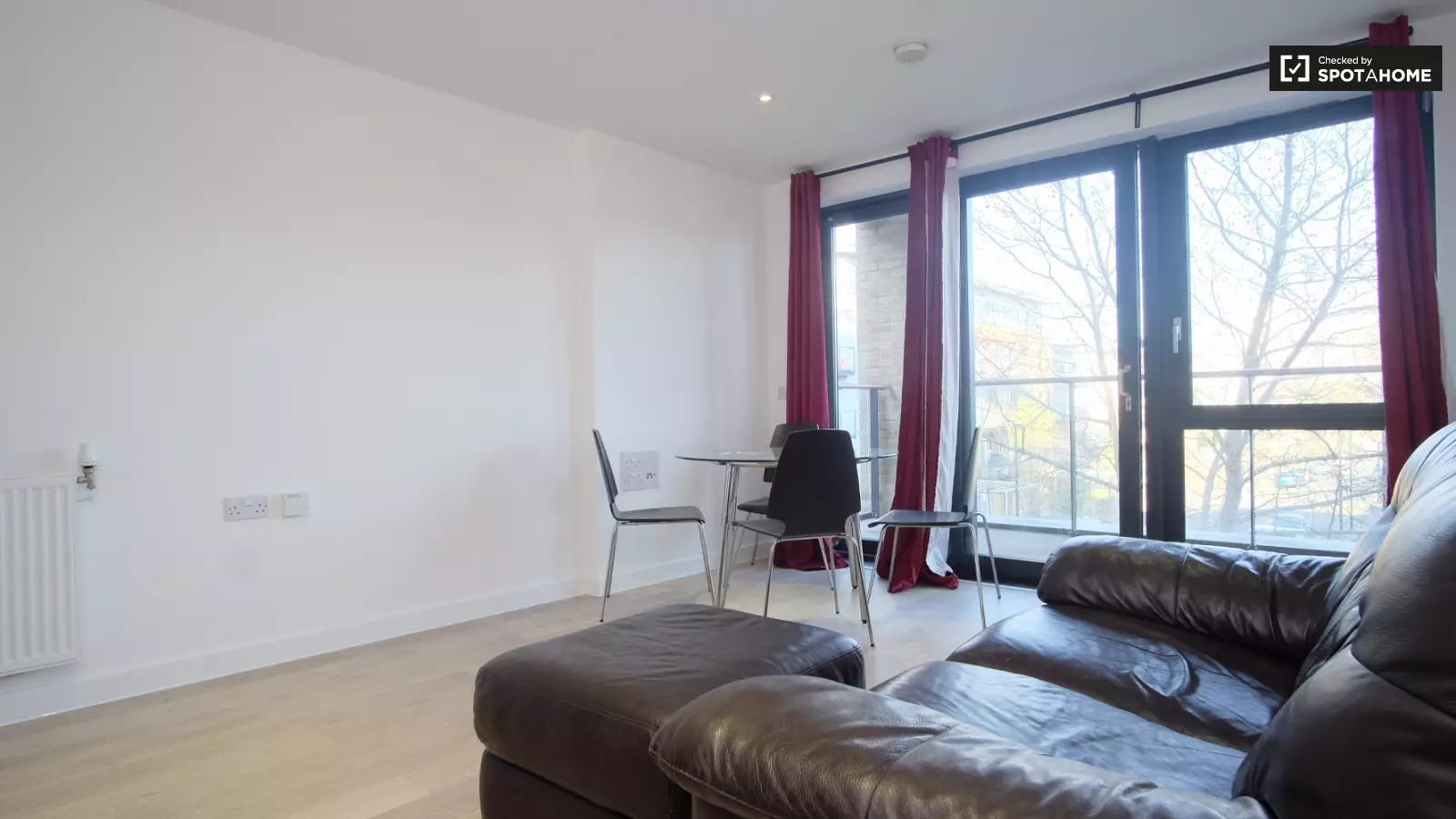 Flat Upper North Street in Greater London