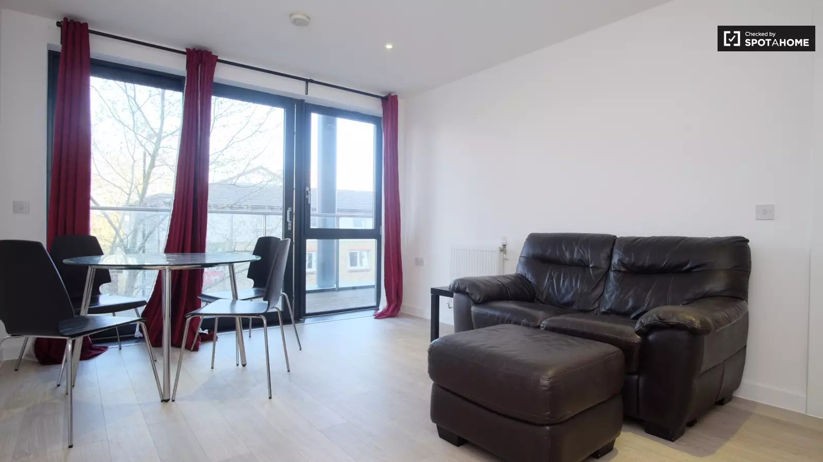 Flat Upper North Street in Greater London