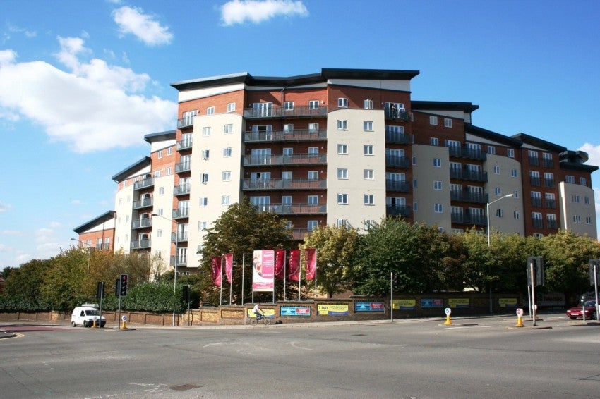 Flat Chalvey Road East in Slough
