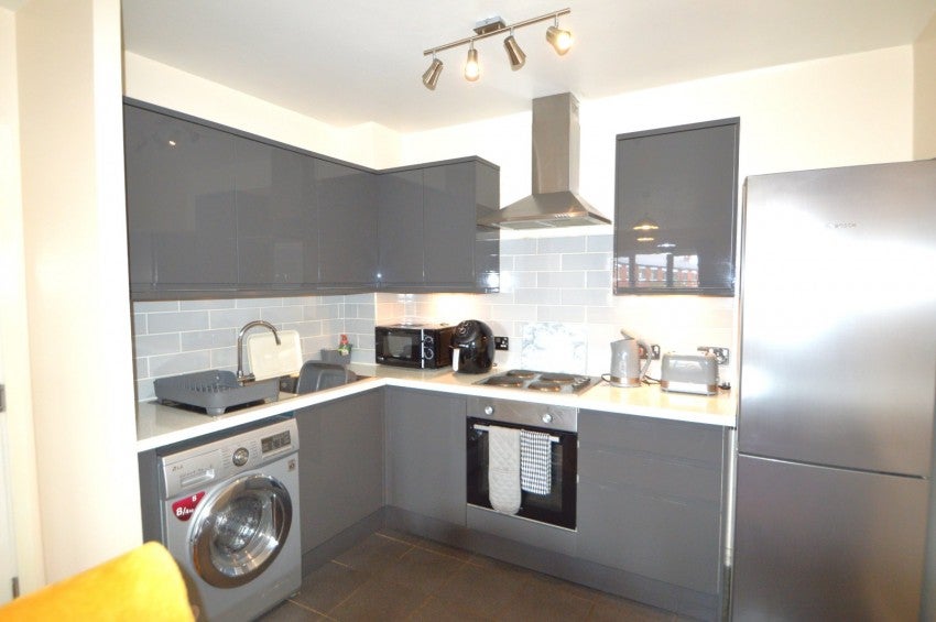 Flat Chalvey Road East in Slough