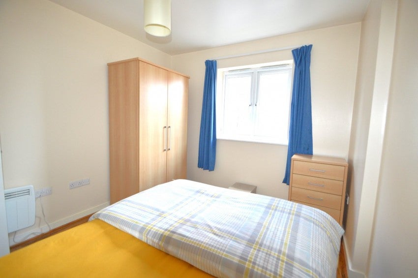 Flat Chalvey Road East in Slough