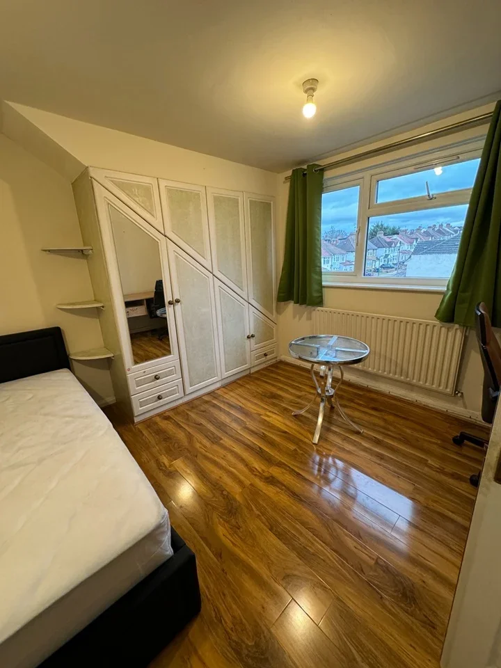 Room Northolt Road in Greater London