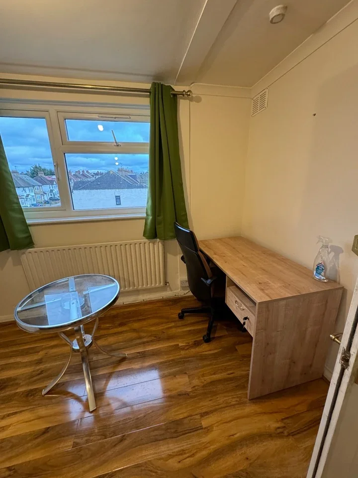 Room Northolt Road in Greater London