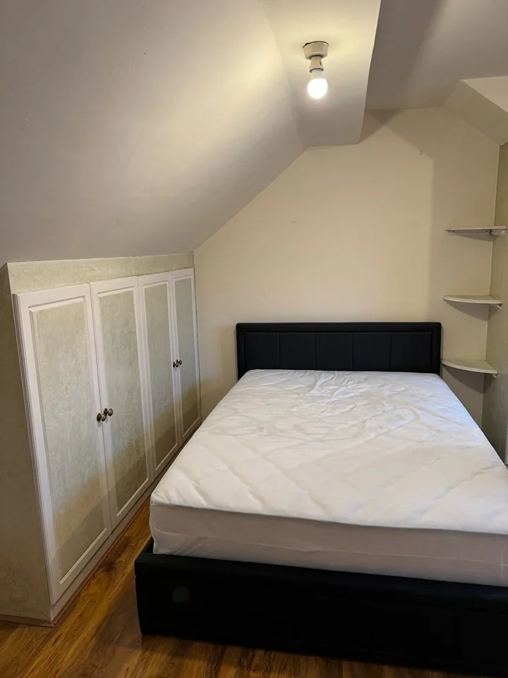 Room Northolt Road in Greater London