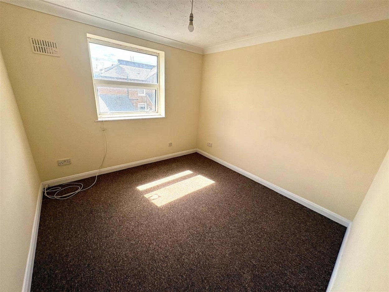 Flat Connaught Road in Arun