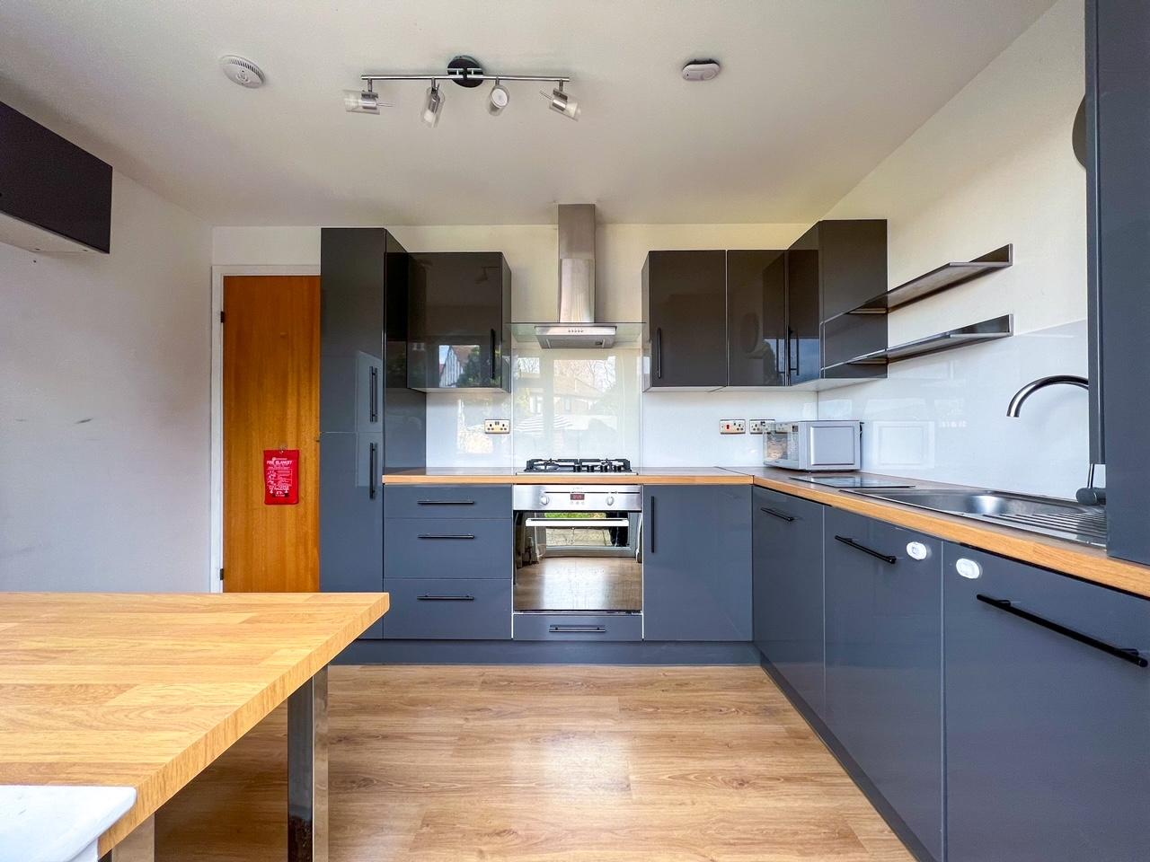 House Kings Chase in Walton on Thames