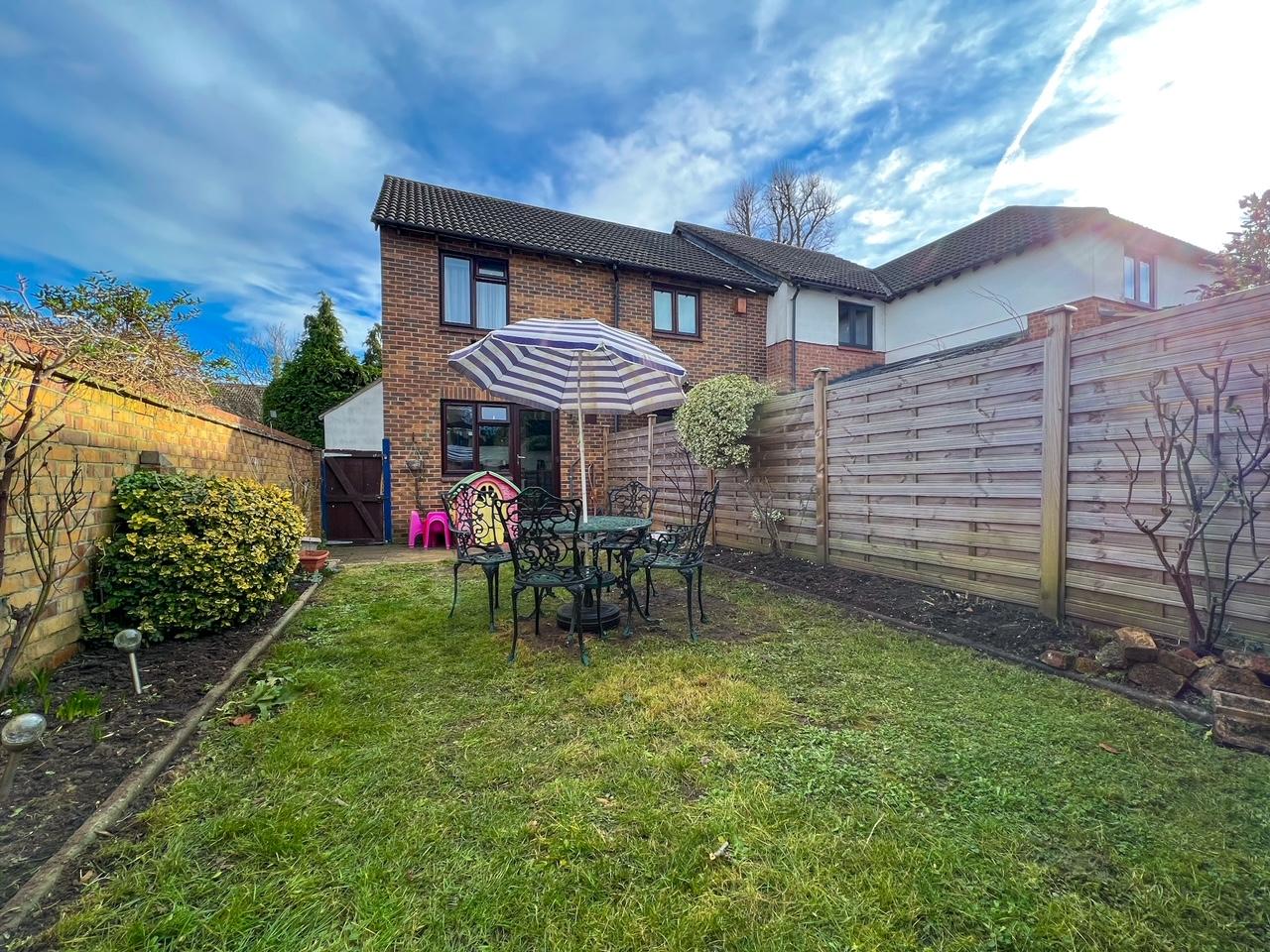 House Kings Chase in Walton on Thames