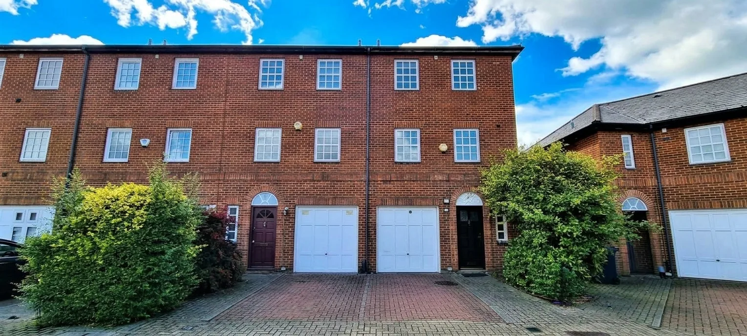 House Elsinore Gardens in Greater London