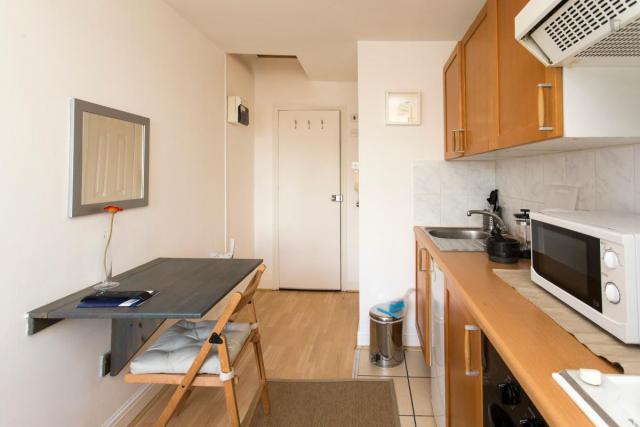 Room West Cromwell Road in Greater London