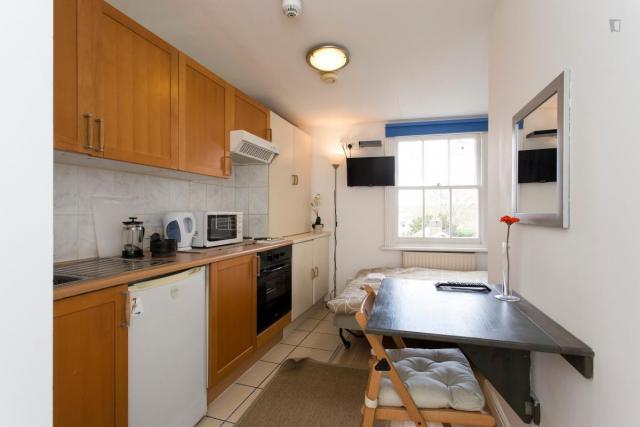 Room West Cromwell Road in Greater London