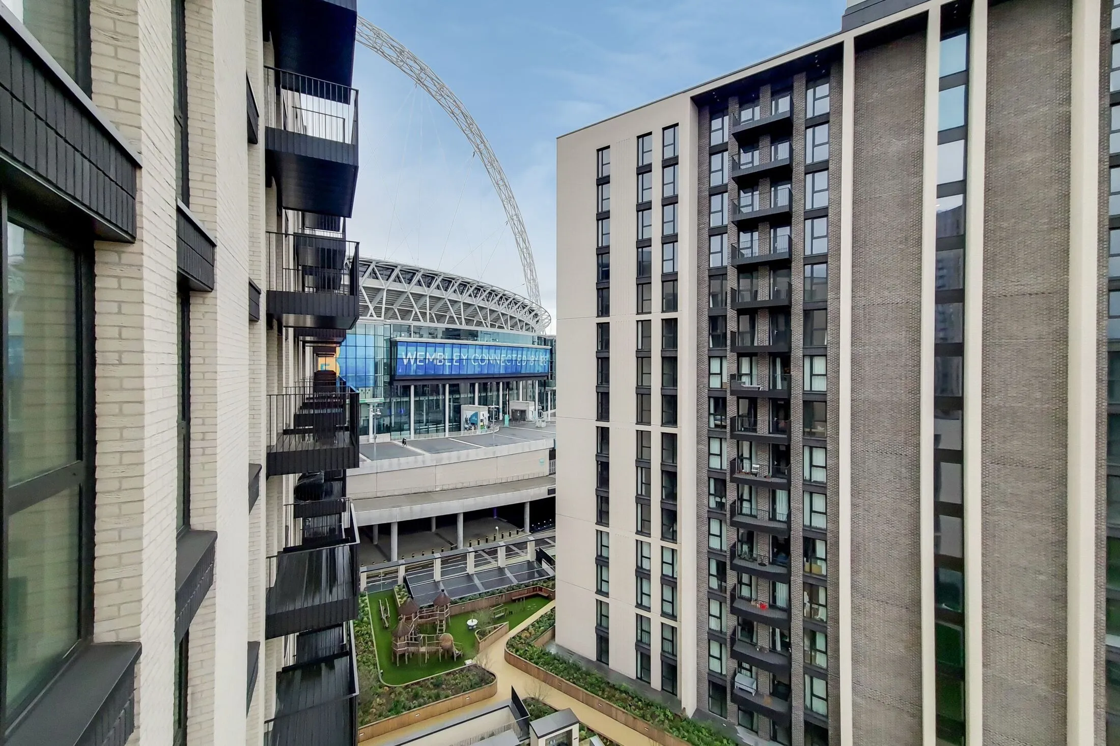 Flat Olympic Way in Greater London