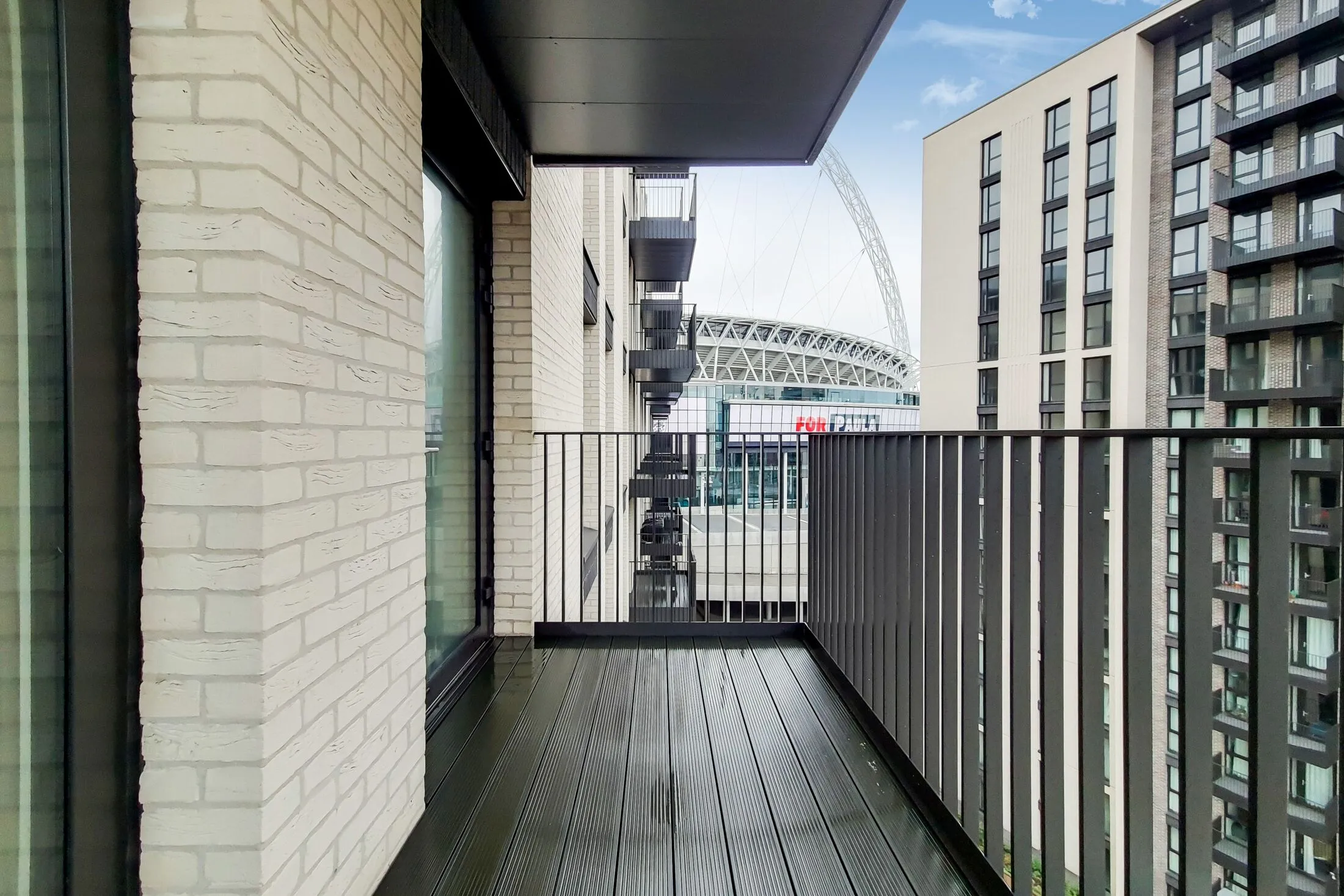 Flat Olympic Way in Greater London