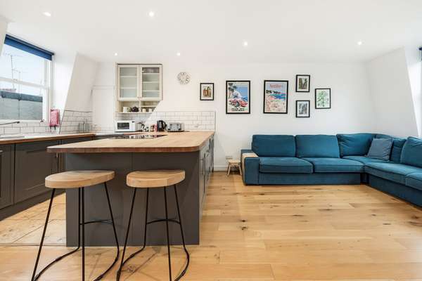 Flat Belgrave Road in City of Westminster