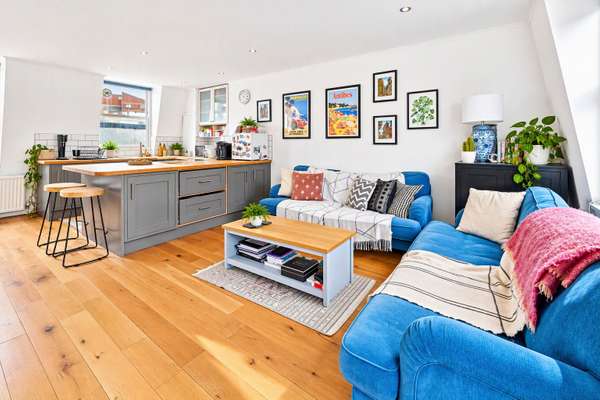 Flat Belgrave Road in City of Westminster