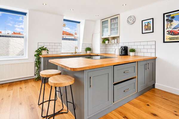 Flat Belgrave Road in City of Westminster