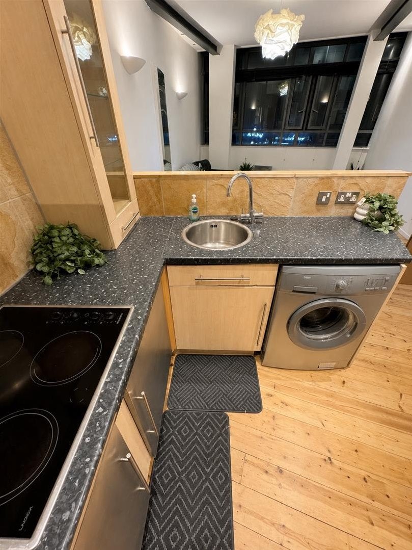Flat Byron Street in Leeds